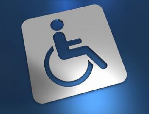 Koks yra įspėjimo apie darbo sutarties nutraukimą su neįgaliaisiais terminas?