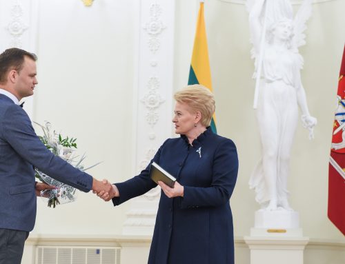 Prezidentė Dalia Grybauskaitė pasveikino Konstitucijos egzamino 2015 metų nugalėtojus, tarp jų – JURISTAI24.LT teisininkas Eugenijus Gaščenka